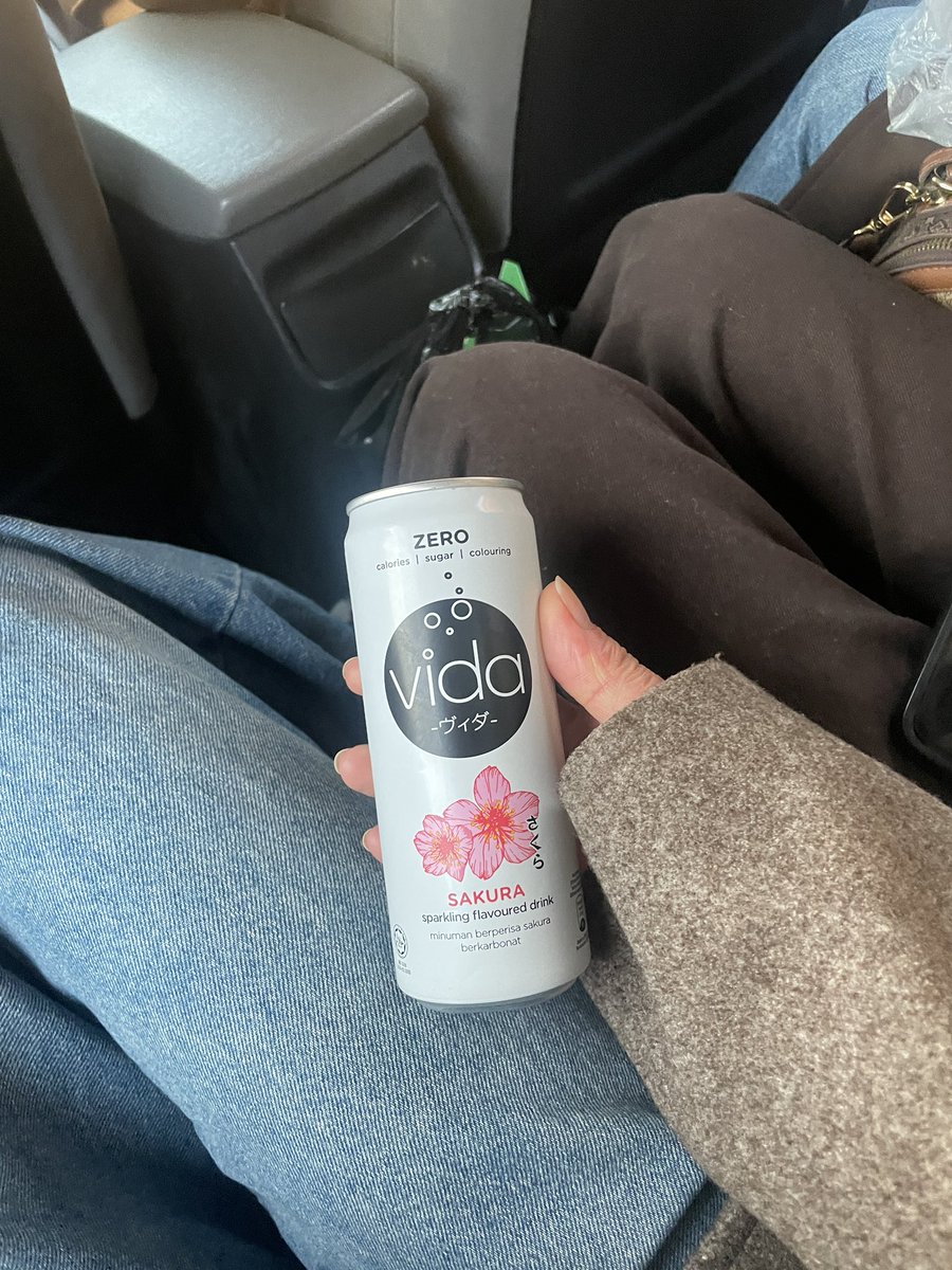 داريــن tweet media