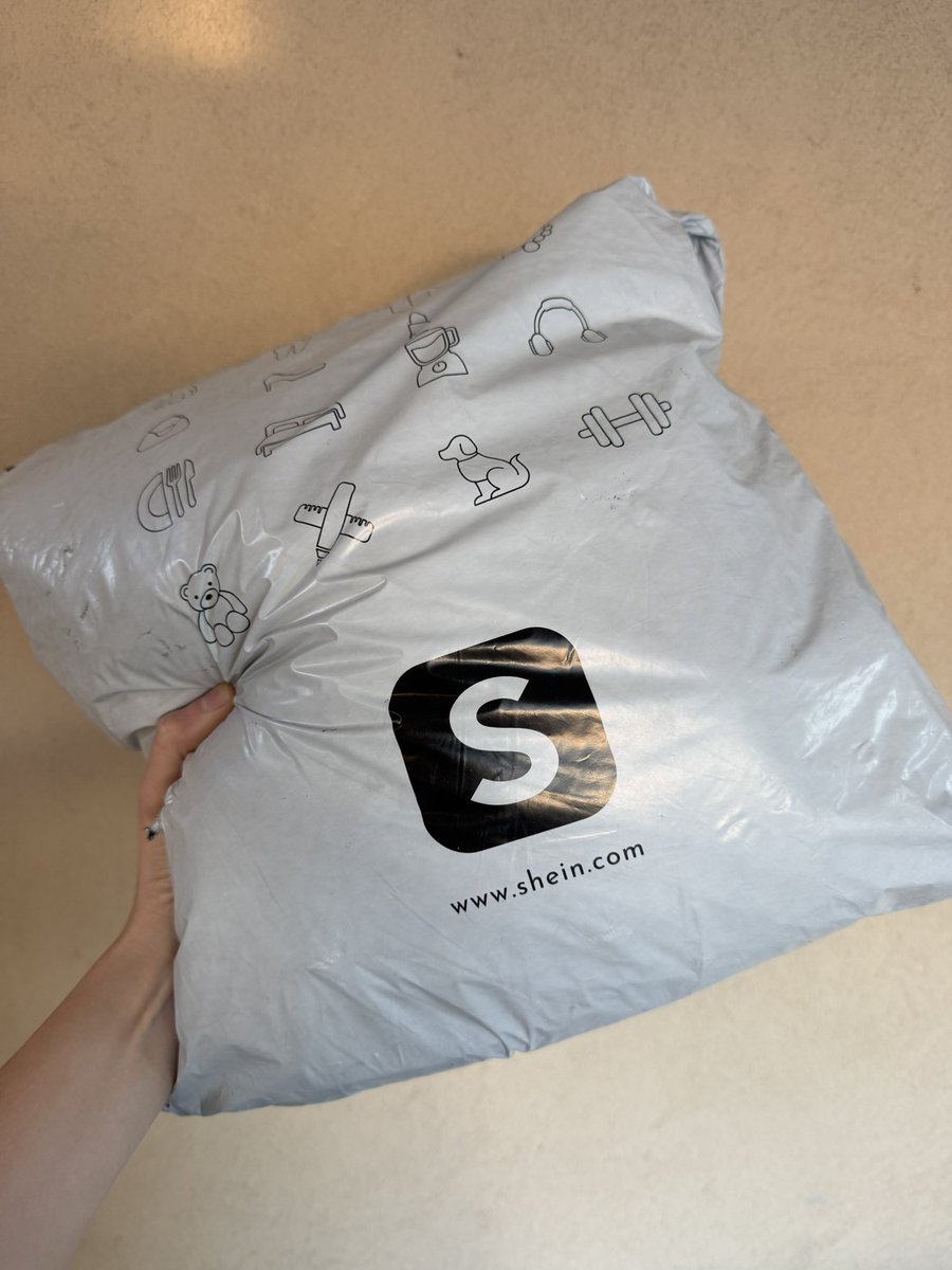 notremadame 🌙 tweet media