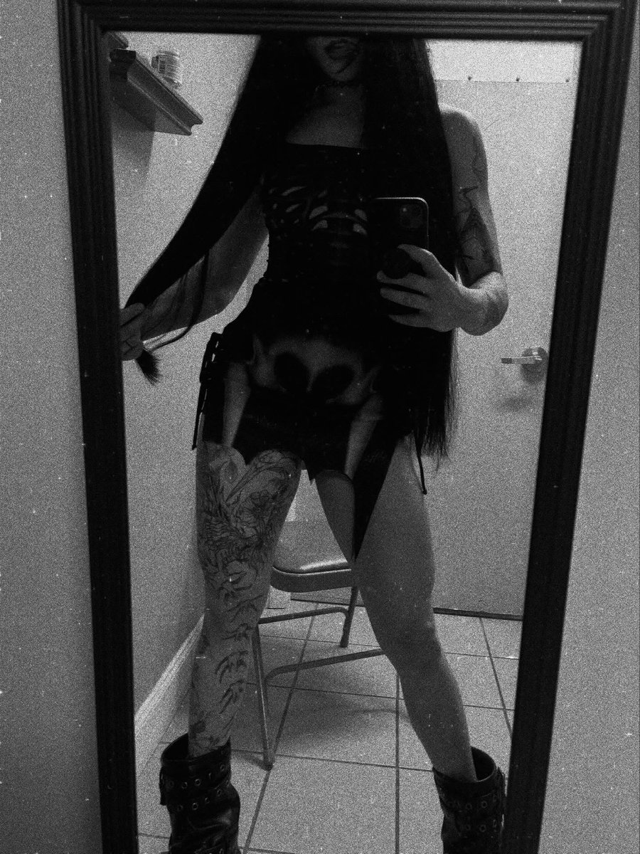 𝙵𝚛𝚎𝚢𝚊 𝙱𝚛𝚘𝚘𝚔𝚜 tweet media