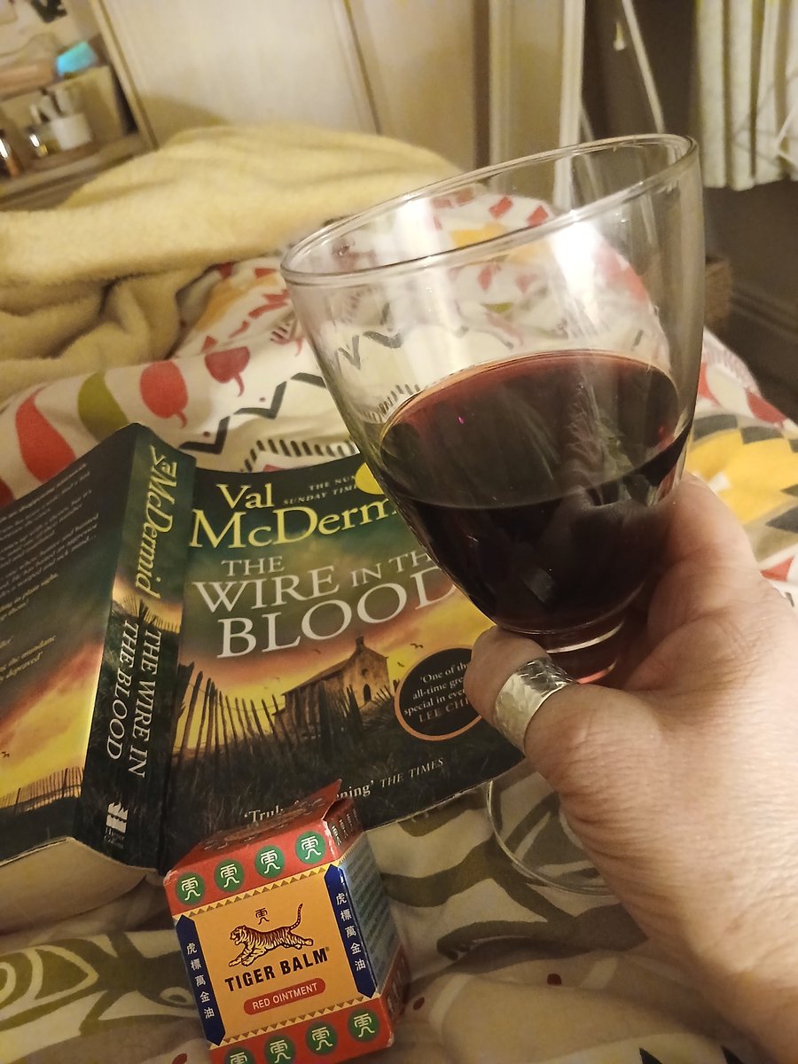 Dianne 👱‍♀️🐶🐾🍫🍷 tweet media