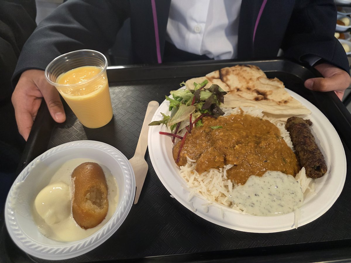 edengirlsWF's tweet image. Eid joy at school today 🌙✨
All staff and pupils were treated to a special Eid lunch — a wonderful moment of togetherness, gratitude and community.
#EidMubarak #SchoolCommunity #Togetherness