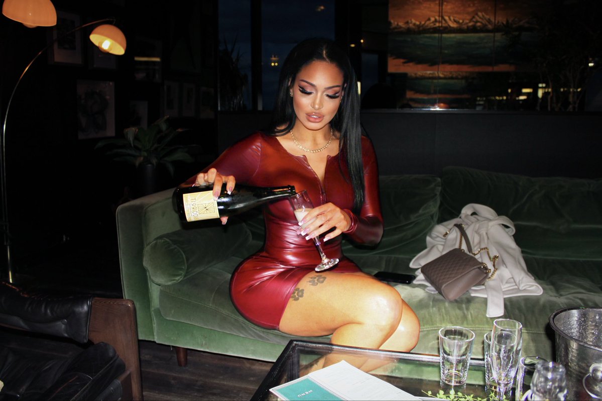 Ana Escobar tweet media