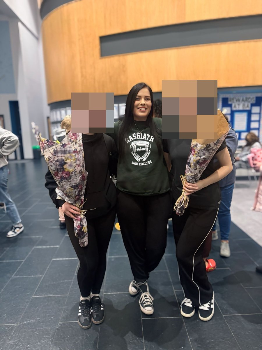 Miss M. Larsen tweet media