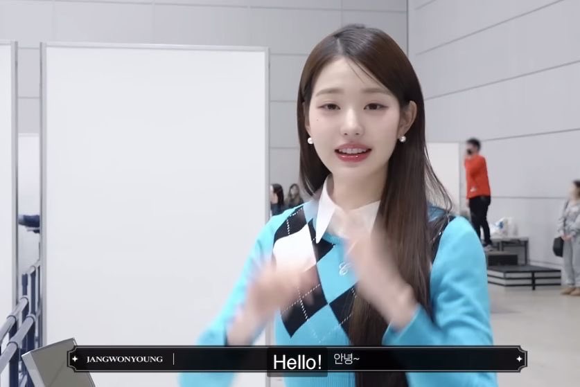 m 𝜗𝜚 tweet media