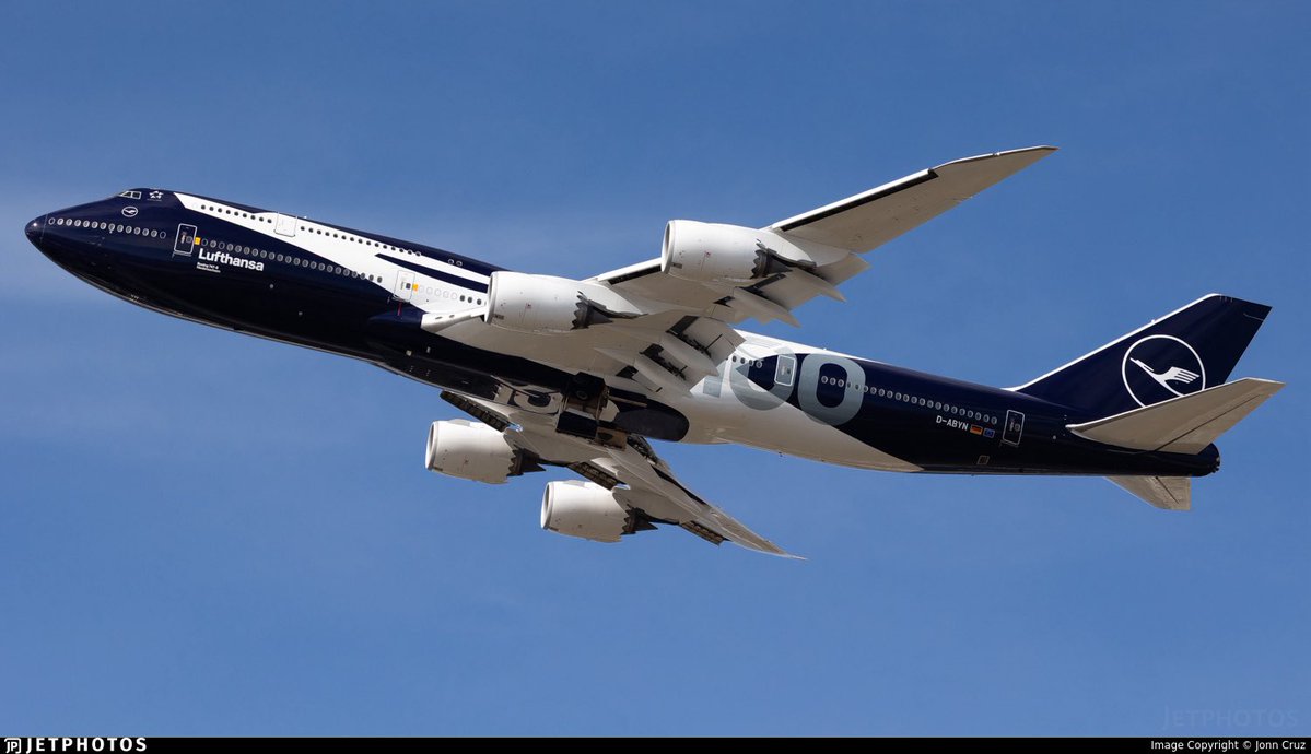 🇩🇪🇦🇷 Ya se encuentra rumbo a Buenos Aires el Boeing 747-8 de Lufthansa con livery del centenario 

El D-ABYN llegará mañana miércoles a las 07:40