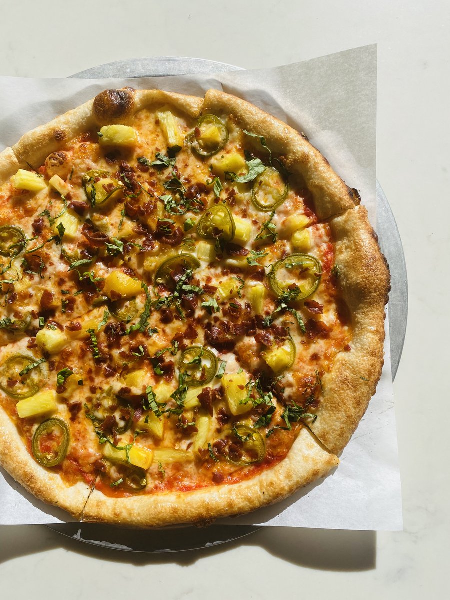 ProofPizzaPasta's tweet photo. we said what we said: The Polynesian Pie is the best pineapple pizza you'll ever have ๐๐
pomodoro, mozzarella, pineapple, jalapeรฑo, crispy prosciutto. sweet, spicy, savory perfection.
prove us wrong. (you can't.) ๐ฅ
#ProofPizza #TucsonEats #PizzaLovers https://t.co/G5XXteIzWz