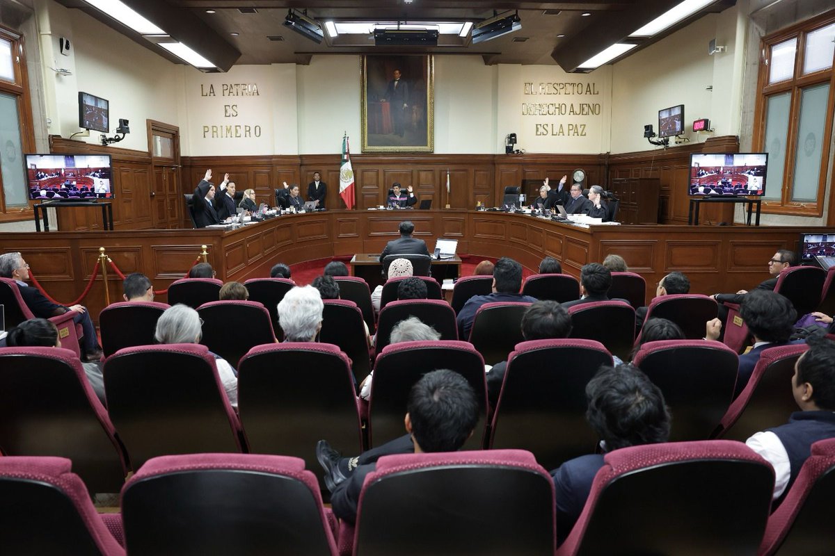 🚨#ÚltimaHora I La #SCJN frena norma en Tabasco que abría la puerta a sancionar la protesta social.   

⚖️ El Pleno invalidó la frase “o cualquier manifestación pública que altere la paz y el orden” del delito de amenazas, al considerar que su redacción era excesivamente amplia y