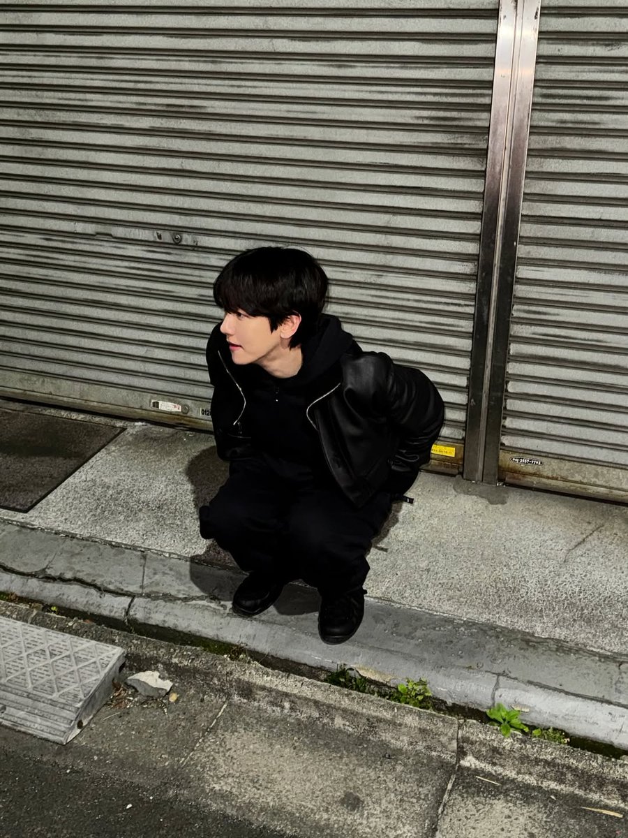 hourly baekhyun 🤍 tweet media