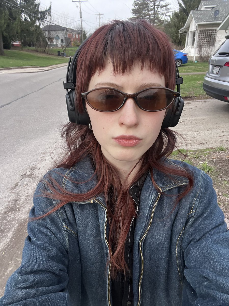 Mia Perfect 😐 tweet media