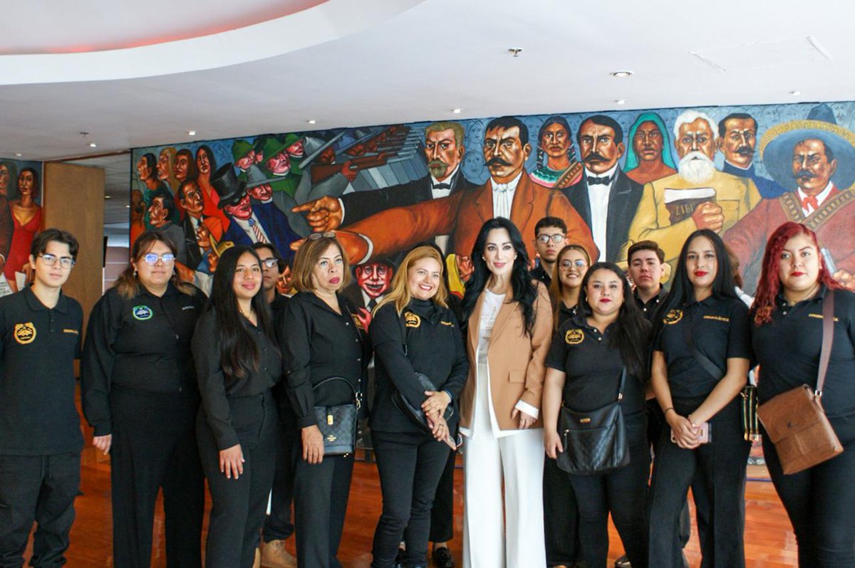 z_mosri's tweet image. Hoy en el @TFJAMexico recibimos a estudiantes de la @umaragon, de la carrera de Derecho y Criminología.

#FormaciónJurídica #Igualdad #Juventudes #Justicia #Derecho