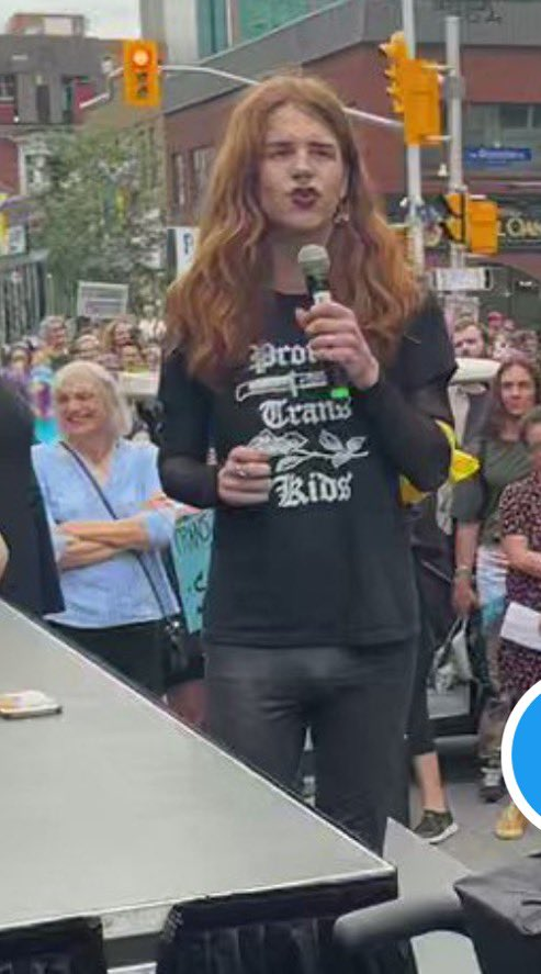 Helot 🚩 tweet media