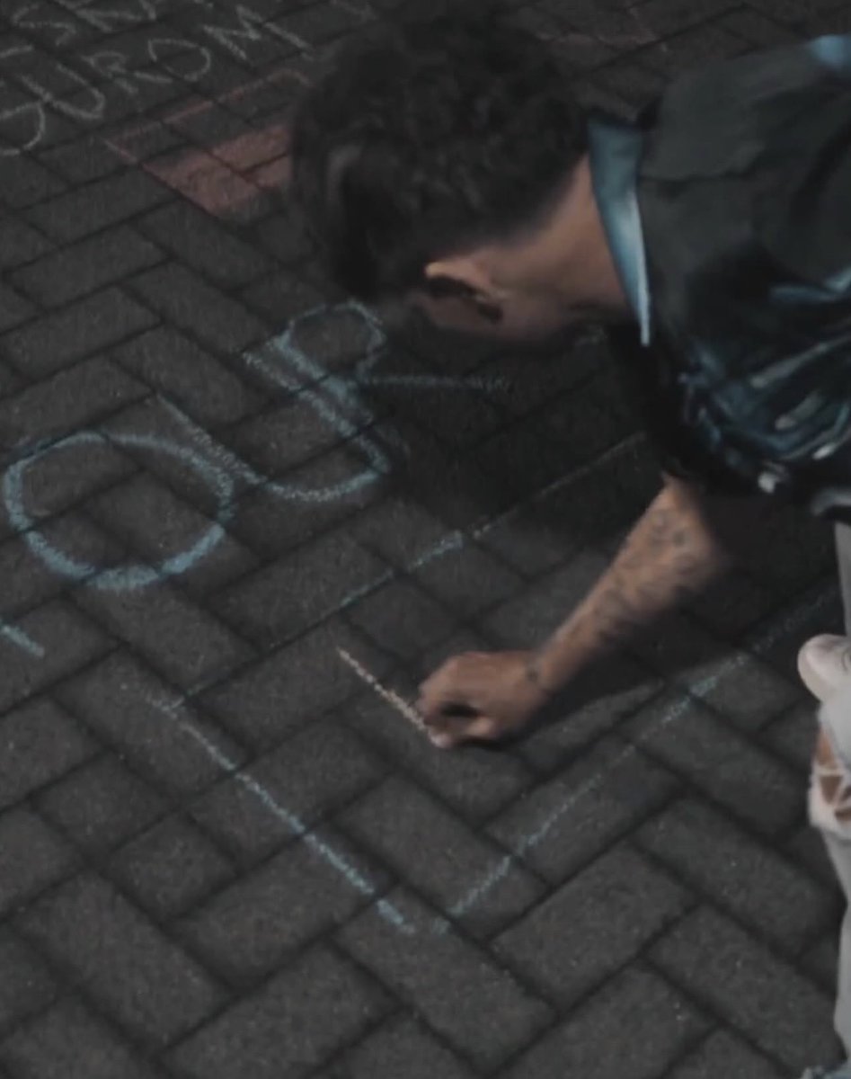 sluttyshortsrry's tweet photo. Him signing this is genuinely one of the cutest things he’s ever done I can’t https://t.co/rktUKrTOa4