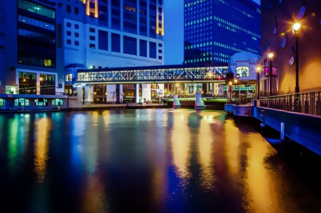 Listen in HQ at mixcloud.com/brucebuege/nig…

Listen in HQ and download at hearthis.at/bruce-buege-p4…

Night Sessions; The Extended Set for March 23, 2026