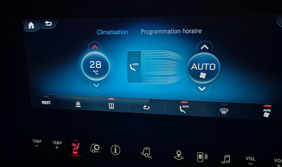 Tom d'Avignon tweet media