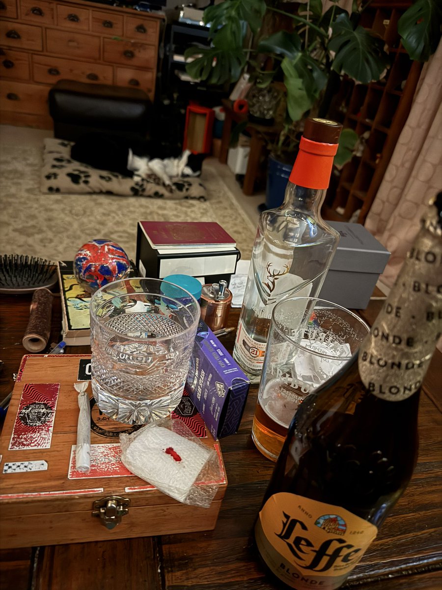 Must be Easter surely Shirly🙌🏻….
Dat damn dog just gone an adopted us ❤️
<a href="/casncage45055/">Carolinamoon</a> 
Troy is a boy😎