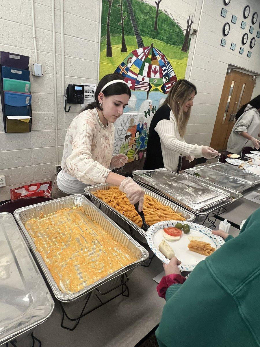 𝕣𝕠𝕩𝕒𝕟𝕟𝕖 𝕗𝕣𝕒𝕟𝕢𝕦𝕖𝕝𝕝𝕚 🙋🏻‍♀️ tweet media