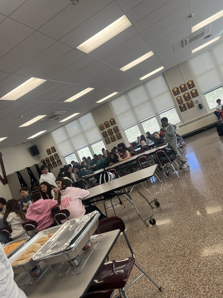 𝕣𝕠𝕩𝕒𝕟𝕟𝕖 𝕗𝕣𝕒𝕟𝕢𝕦𝕖𝕝𝕝𝕚 🙋🏻‍♀️ tweet media