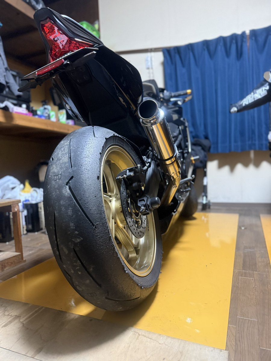 CBDS111's tweet image. #黙ってローアングルをはる

２５０ccは、いいぞー笑

マジ楽しいから🙌✨
あっ！黙ってないです🤣
#zx25r