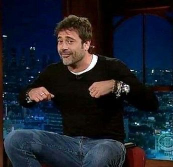 a super graphic ultra modern girl tweet media