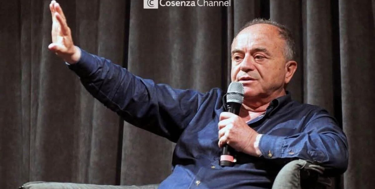 Gratteri dopo il voto: "Ora le correnti la smettano con i giochi di potere"
Ma guarda un po', la riforma che ha contribuito ad affossare voleva proprio eliminare il potere delle correnti