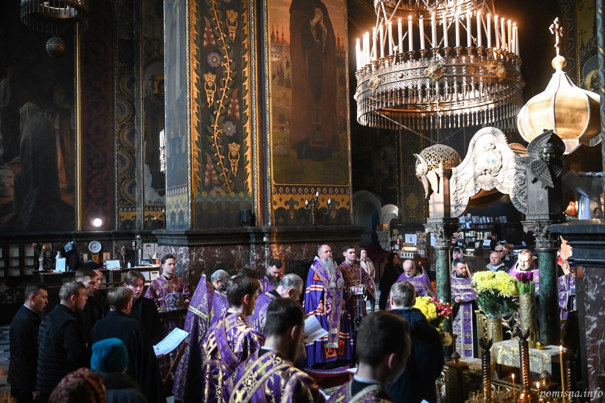 Cerkva_Info's tweet photo. Митрополит Епіфаній звершив у Володимирському соборі акафіст святій великомучениці Варварі. 24 березня 2026 року.
https://t.co/8Xdd4BN4U7 https://t.co/0fER336kFs
