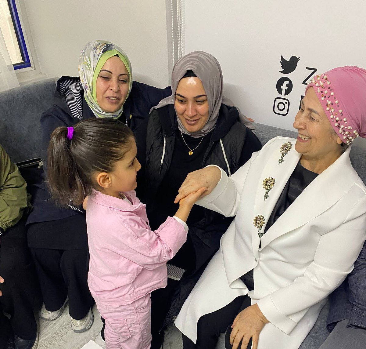 Zeytinburnu Yardımlaşma ve Dayanışma Derneği olarak bayramlaşma programında bir araya geldik. 🌙 Birlik ve kardeşliğin güzelliğini yaşadığımız bu anlamlı buluşmada emeği geçen herkese teşekkür ederiz. ✨