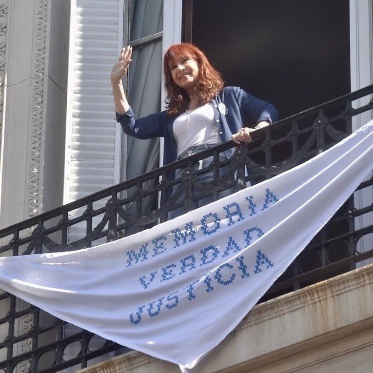 KolinaCaba tweet media