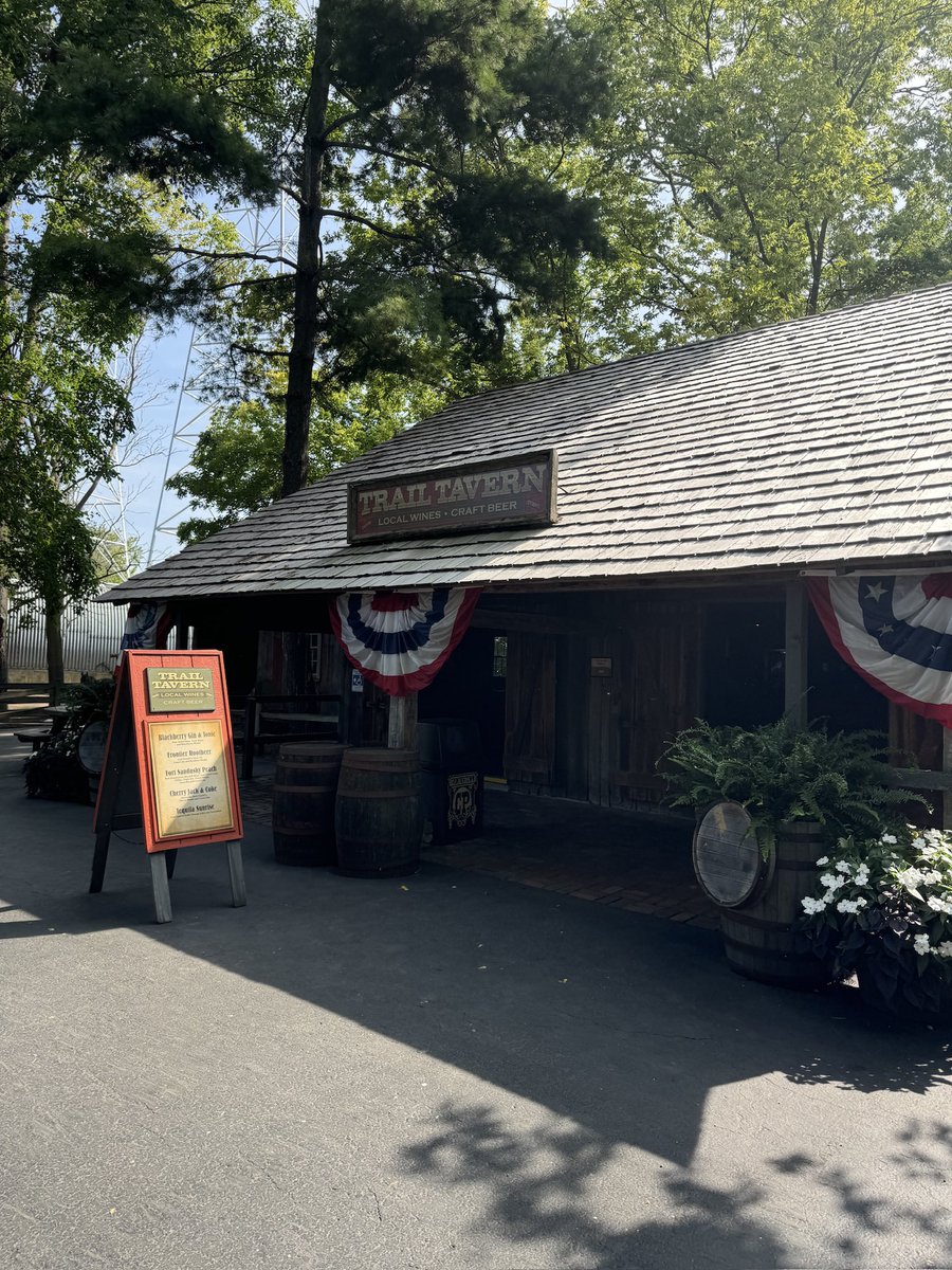 Kerneycation's tweet image. New foodie festival just announced at Cedar Point — and it feels like the return of Frontier Festival 🙌🍺🍷

Frontier Trail vibes this June.

We broke down everything you need to know 👇
🔗 Read: kerneycation.com/2026/03/24/ced…

#CedarPoint #ThemeParkFood