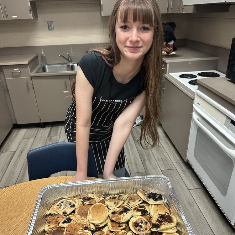 HumbleISD_CMS's tweet image. Foods classes flipped into action with pancakes today! 🥞💙 Some classes even made extra blueberry pancakes for 1st graders at HHE learning about blueberries. Former Roadrunners serving up smiles for current Roadrunners made it extra sweet! #TheColtWay