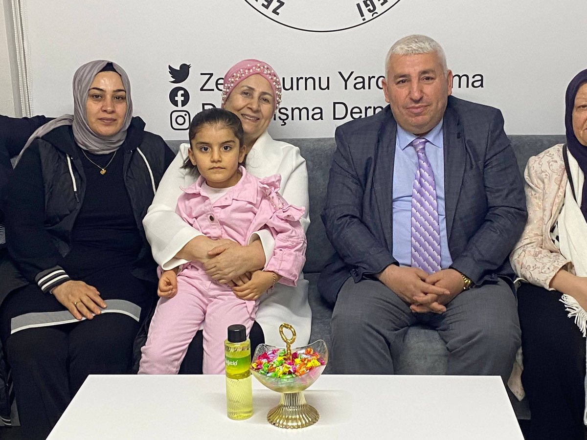 Zeytinburnu Yardımlaşma ve Dayanışma Derneği olarak bayramlaşma programında bir araya geldik. 🌙 Birlik ve kardeşliğin güzelliğini yaşadığımız bu anlamlı buluşmada emeği geçen herkese teşekkür ederiz. ✨