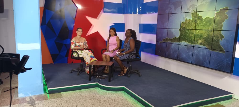 Comparecen en la Revista Santiago del canal #TeleTurquino la Directora General y la Directora de Desarrollo e Inversiones de la ERMP #SantiagoDeCuba para hablar sobre la campaña de bien público #CubaRecicla