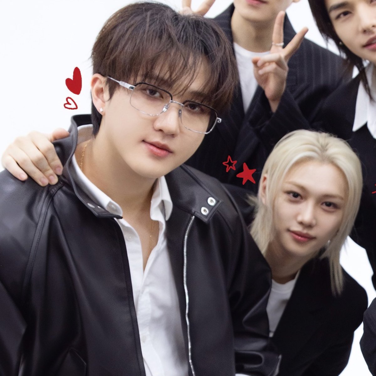 凄い角度から肩に手を置いてるの好きすぎる😭❤️