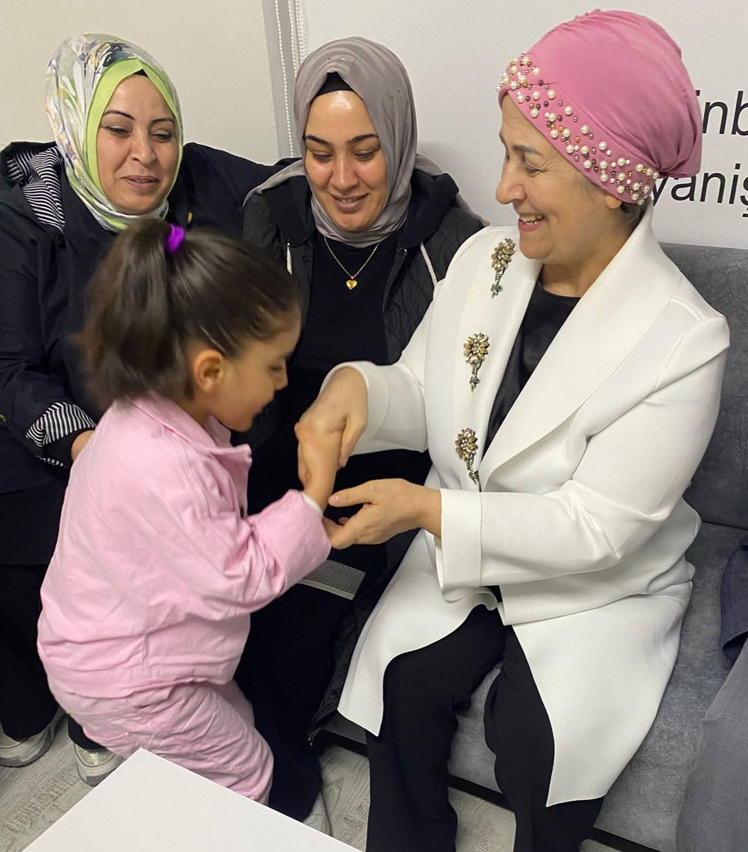 Zeytinburnu Yardımlaşma ve Dayanışma Derneği olarak bayramlaşma programında bir araya geldik. 🌙 Birlik ve kardeşliğin güzelliğini yaşadığımız bu anlamlı buluşmada emeği geçen herkese teşekkür ederiz. ✨