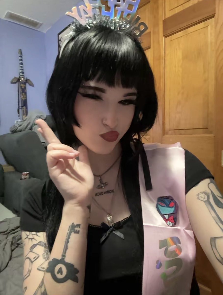 lisa !! 💜 tweet media