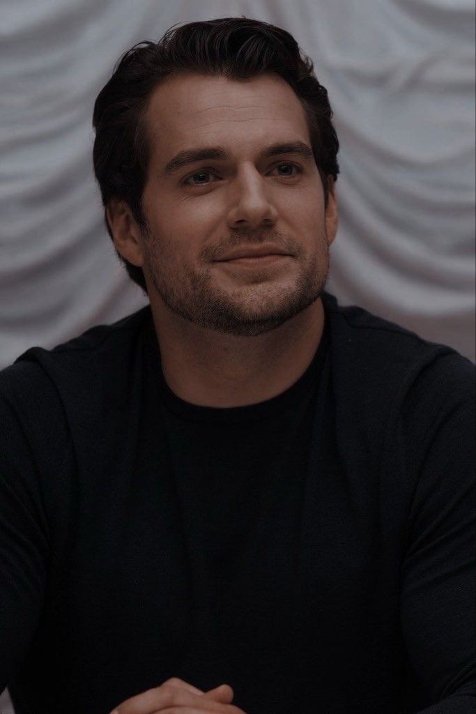 Henry Cavill tweet media