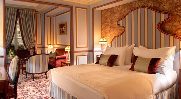 euro_tour's tweet image. ❤泊まってみたい『🇫🇷フランスの #豪華ホテル✨』
➡euro-tour.co.jp/luxury-hotel/f…
「インターコンチネンタル・ボルドー・ル・グラン」　グランテアトルの真向かい、ボルドー歴史地区の中心部に位置する人気の5つ星ホテルです♪ #ボルドー #Bordeaux #InterContinentalBordeaux