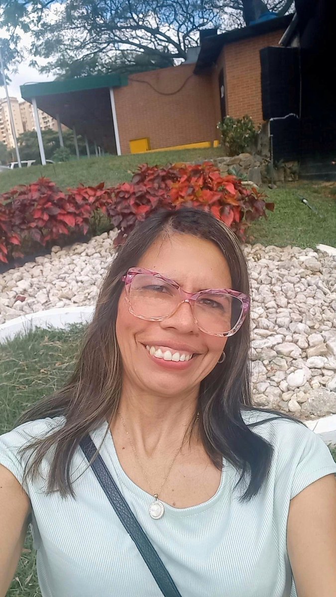 yolucecita's tweet photo. Tardecitas por aquí mis Xseros. Noches por otros lares. Que les termine de ir, estupendamente rebien. Que todo lo que tenían pensado hacer, se les haya podido dar sin dificultades. Vida y Salud ✌🏼😎
#MartesDeGafas 👓
#Tuesday #24DeMarzo #BuscandoAndo
🕶 https://t.co/tbz9lE4zz1