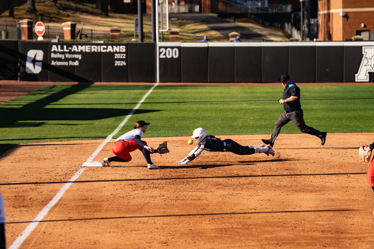 Charlotte Softball tweet media