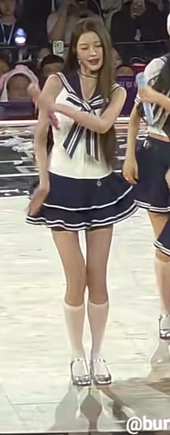 m 𝜗𝜚 tweet media