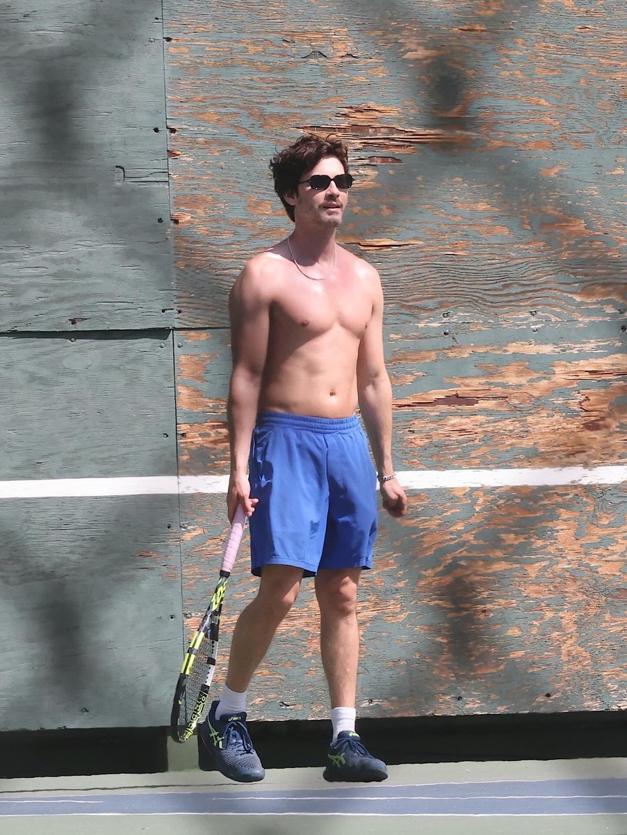 male celebs tweet media