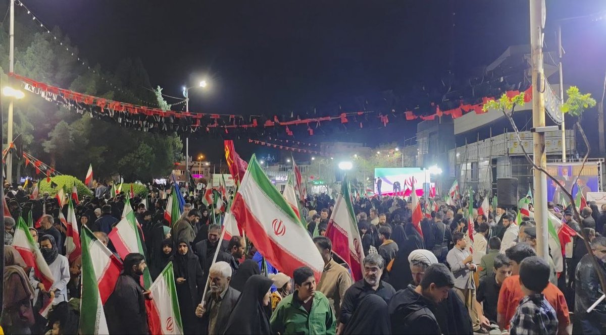 bahar7937712's tweet photo. حضور ما در خیابان‌ها، پیامی روشن به دشمن است: ملت ایران، ملتی استوار و مقاوم که از خاک خود با تمام توان دفاع خواهد کرد. این حضور، تجلی غیرت و شرافت ایرانی است.
#تا_پای_جان_برای_ایران
#حضور_مقدس https://t.co/Po2uNCwzEW