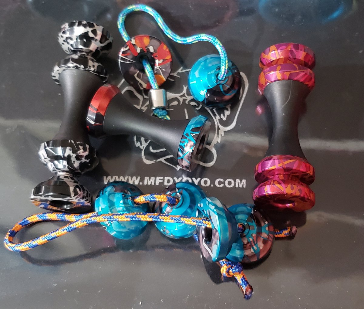 monkeyfingeryo's tweet image. How do you set up your Micro Monkey's? Grab your own set, available now in our store! Pic shared by #MonkeyfingeRDesign Zoo Member AKYOYOMIKE #MFD #begleri