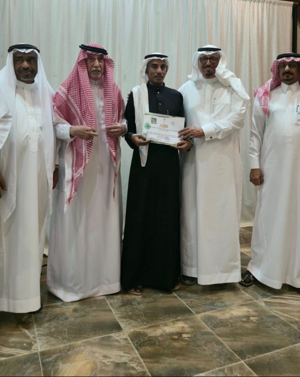 احتفالآ بفرحة العيد المبارك لعام1447هـ
نفّذت جمعية المتقاعدين بمنطقة جازان، ممثلةً بالمكتب التعريفي بمحافظة ابوعريش،   حفل معايدة عيد الفطر المبارك وذلك بحضور  رئيس مجلس إدارة الجمعية أ/ ابراهيم محمد الحازمي وأعضاء مجلس الإدارة، بأجواء مليئة بالفرح والسعادة والبهجة