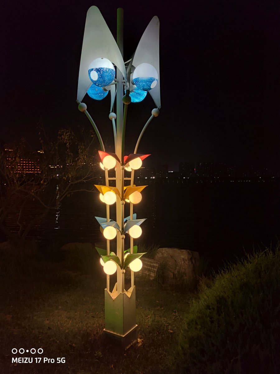 Van930606's tweet photo. Turn old glass jars into glowing lanterns! Clean → paint with acrylics → add fairy lights → tie a ribbon. Perfect for cozy nights or gifts. #DIYCrafts #UpcycleMagic #HandmadeJoy https://t.co/EBTjMX2Cyt