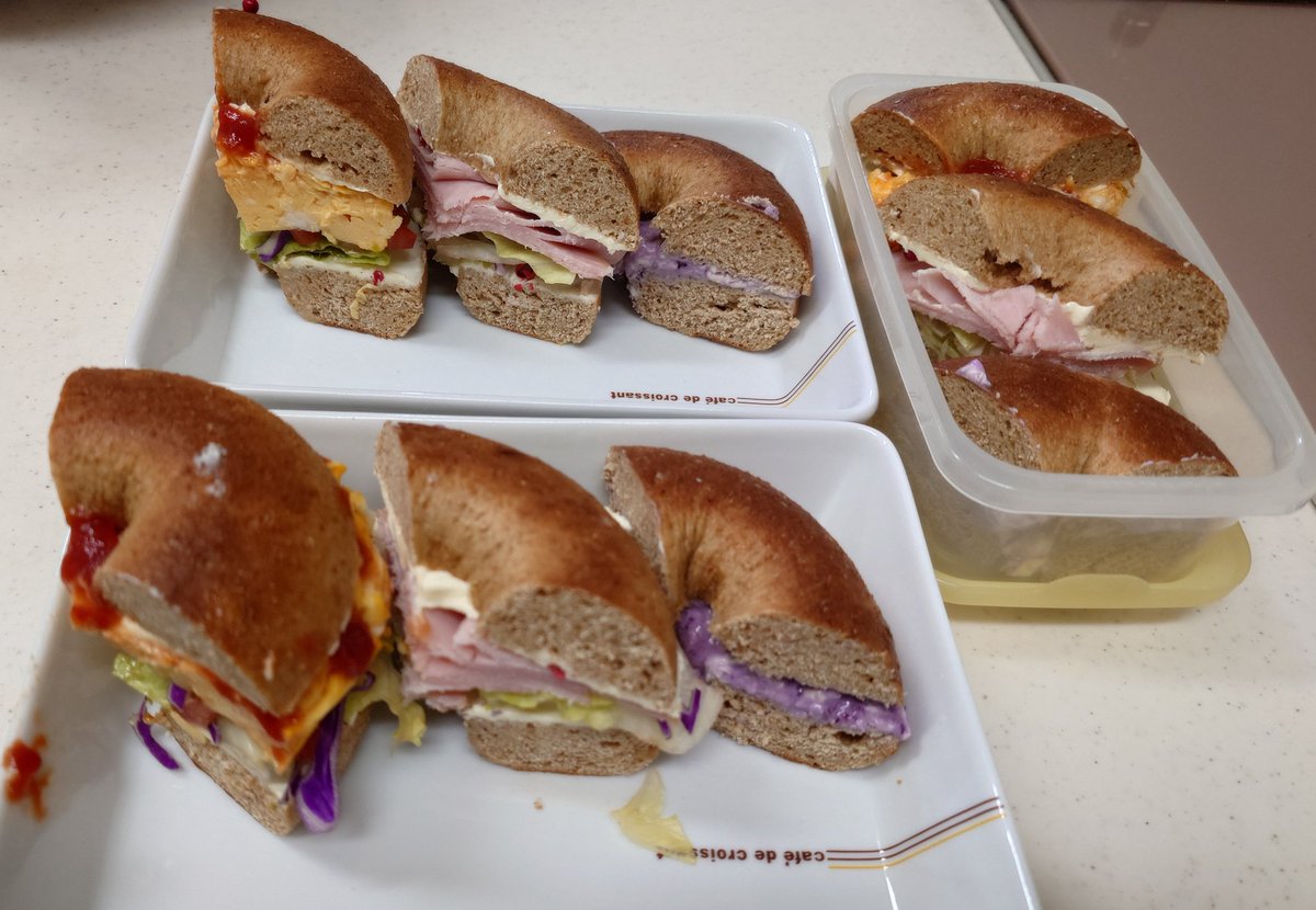 イリス tweet media