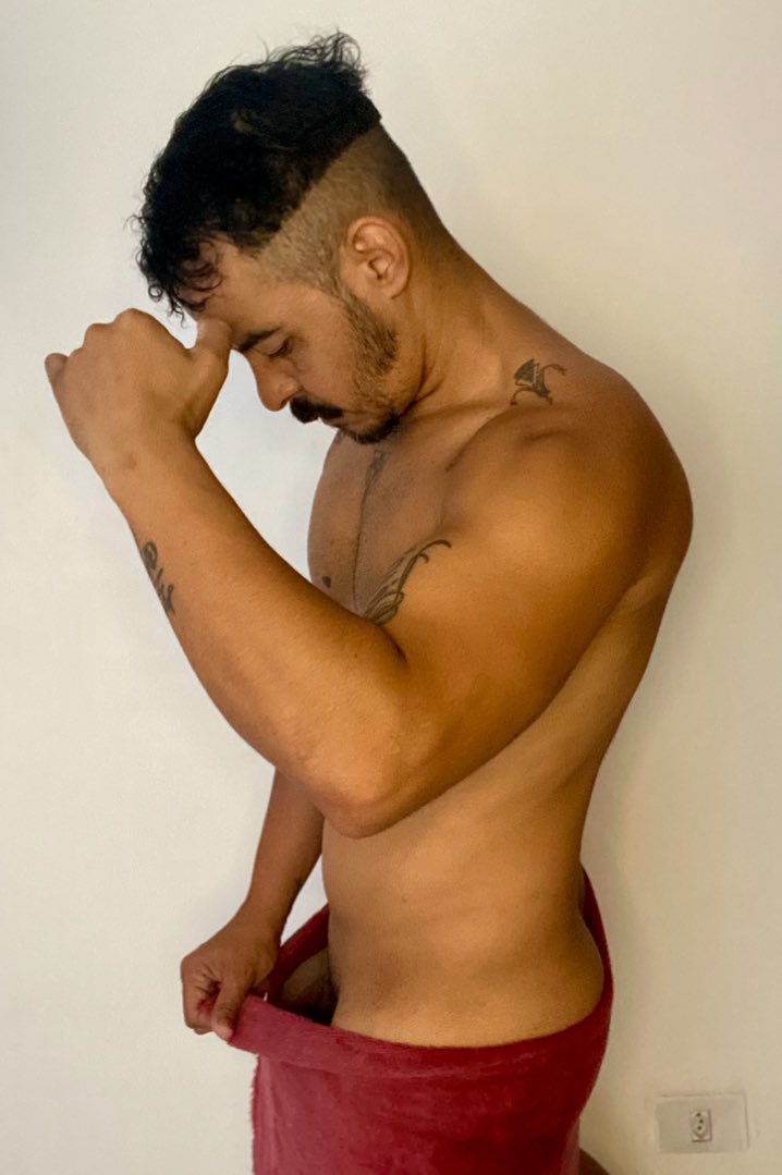 BARBEIRO NATURISTA CWB tweet media