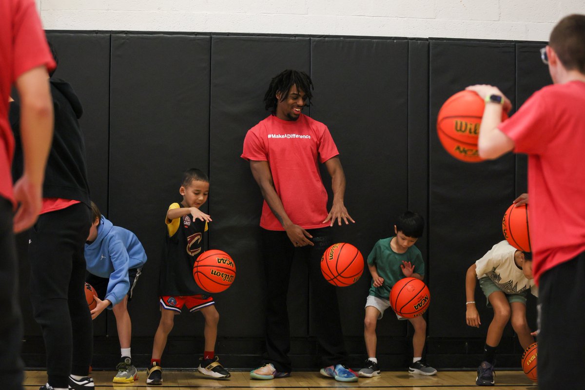OBU_MBBall's tweet photo. Spent the afternoon with some friends from the Pittsburgh Boys &amp; Girls Club! 🤩🙌📸

#OnToVictory #MEliteEight https://t.co/NPqWuuyN8e