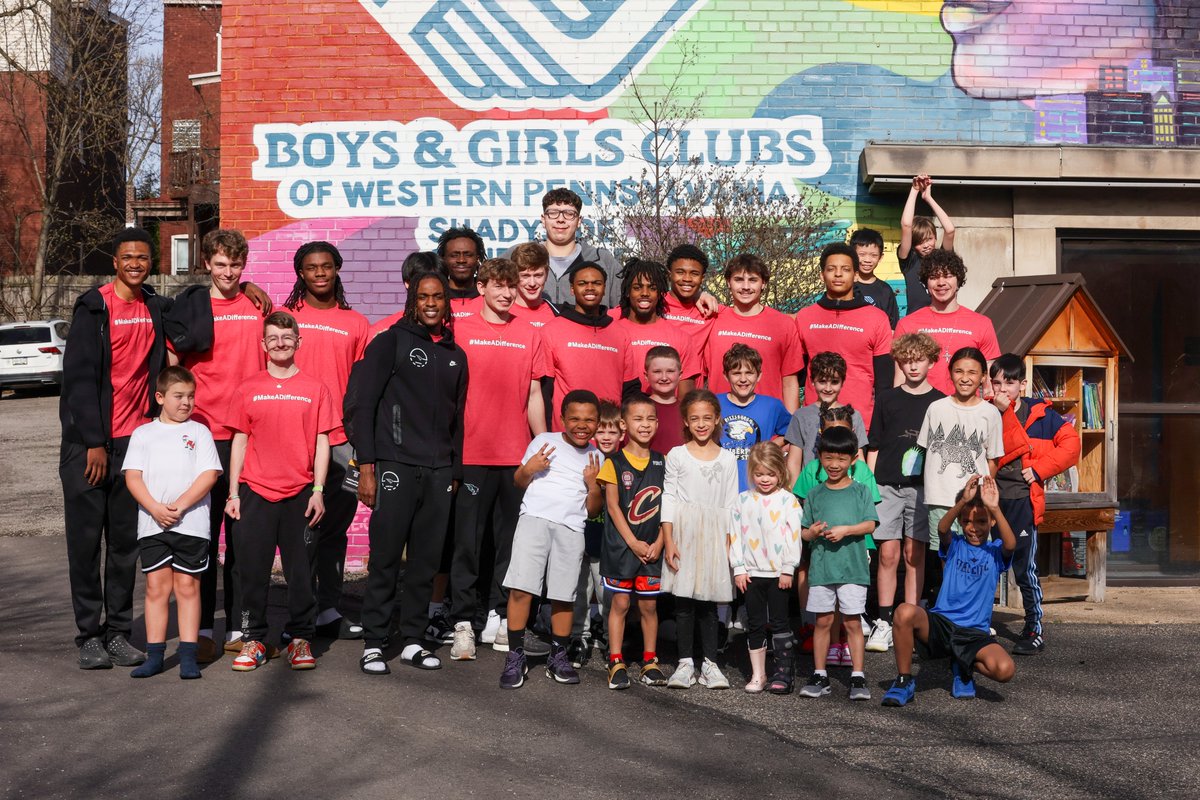 OBU_MBBall's tweet photo. Spent the afternoon with some friends from the Pittsburgh Boys &amp; Girls Club! 🤩🙌📸

#OnToVictory #MEliteEight https://t.co/NPqWuuyN8e