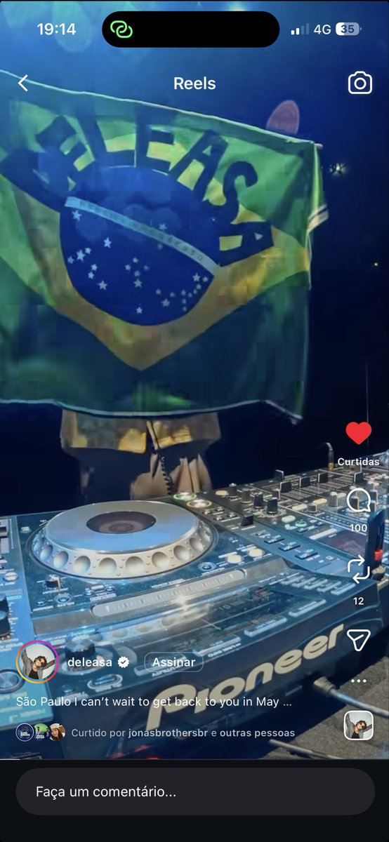 tadinho ele todo empolgado, enquanto eu to querendo bater minha cabeça na parede por ter q aguentar ele abrindo pro jonas pela 3x