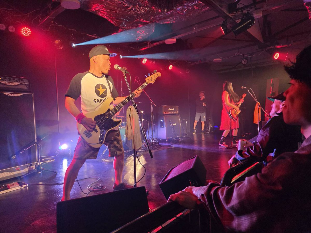 Catch and row tweet media